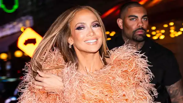 Feature Jennifer Lopez 2544 Luxury Handbag Shopping Cover