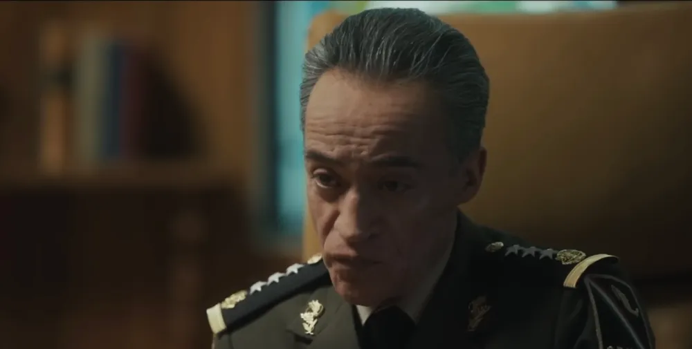 Roberto Sosa como el general Cifuentes en Dinast&iacute;a Casillas