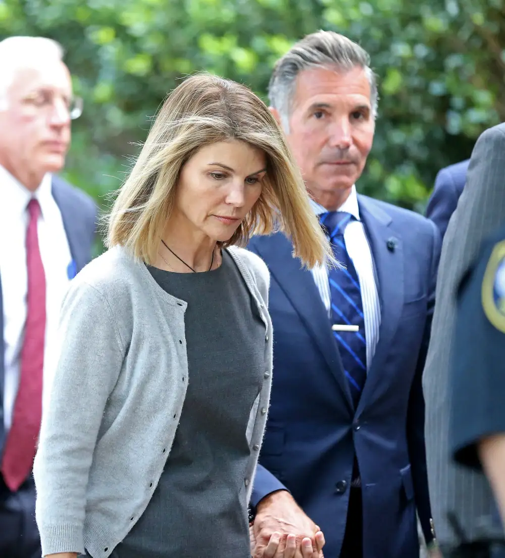 GettyImages-1277307859 Lori Loughlin Slash Asking Price Before Divorce