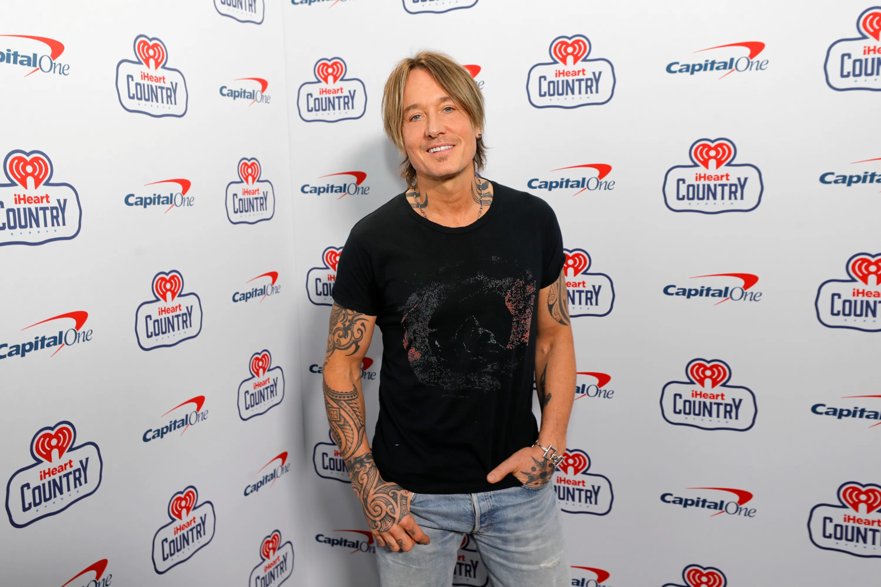 GettyImages-2151483376-Keith-Urban-Reacts-to-Fan-Telling-Him-Her-Name-Is-Nicole-.jpg