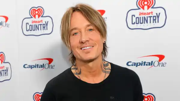 GettyImages-2151483376-Keith-Urban-Reacts-to-Fan-Telling-Him-Her-Name-Is-Nicole-.jpg