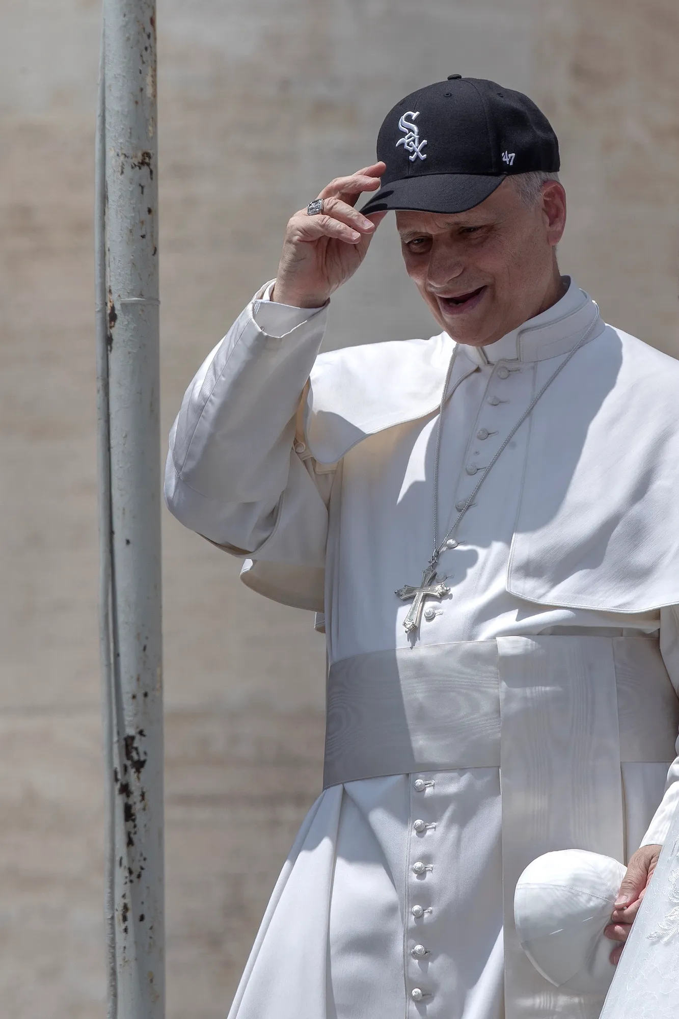 Chicago White Sox Fan Pope Leo Trash Talks Cubs Fan After Playoff Exit