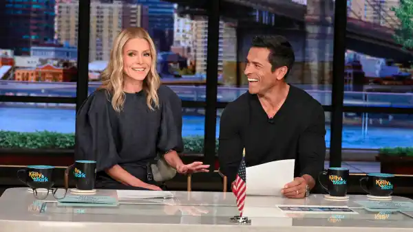 Kelly Ripa and Mark Consuelos Bicker On Air Over 'Airport Divorce'