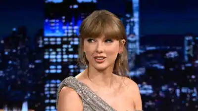 Taylor Swift Sparkles in $2K Crystal-Embellished Mini Dress and Platform Heels on 'The Tonight Show'