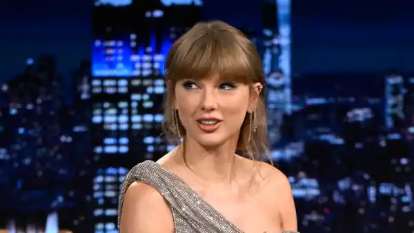 Taylor Swift Sparkles in $2K Crystal-Embellished Mini Dress and Platform Heels on 'The Tonight Show'