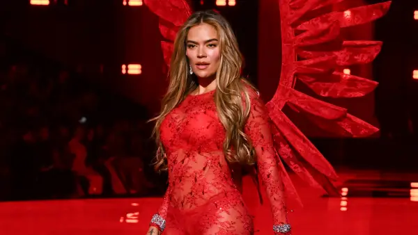 Karol G se adueñó del Victoria's Secret Fashion Show 2025