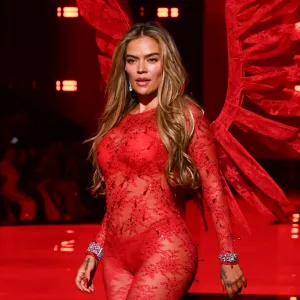 Karol G se adueñó del Victoria's Secret Fashion Show 2025