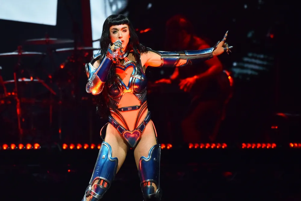 Katy Perry Reacts to Fan Proposal After PDA With Justin Trudeau on Yacht