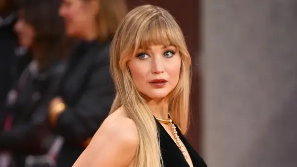 Jennifer Lawrence Shows Off Her Curves in Sideboob-Baring Halter Dress at the ‘Die, My Love’ Premiere