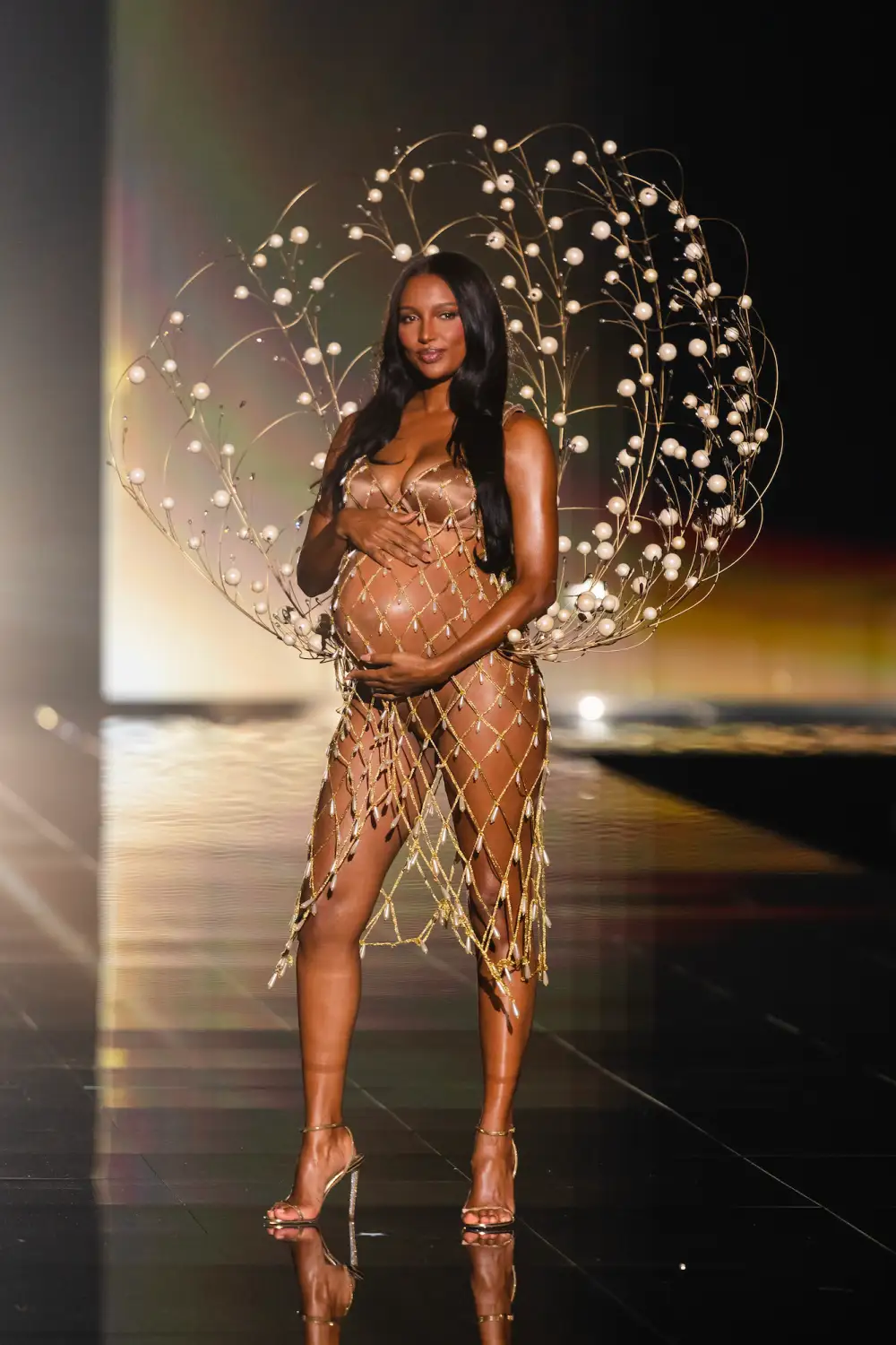 GettyImages-2241318763-Model-Jasmine-Tookes-Walks-VS-Fashion-Show-9-Months-Pregnant