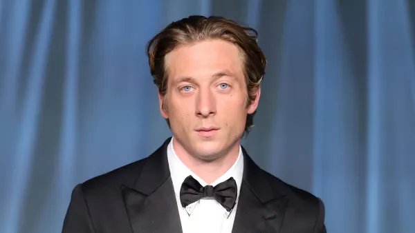 GettyImages-2241922572 jeremy allen white talks dad life