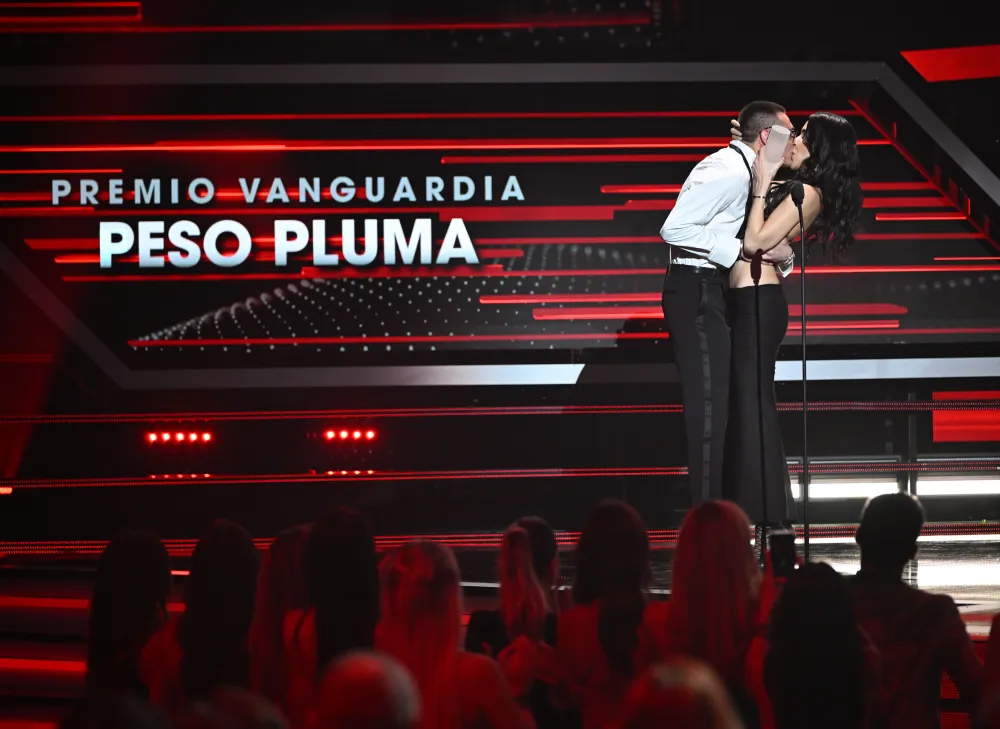 Peso Pluma y Kenia Os.