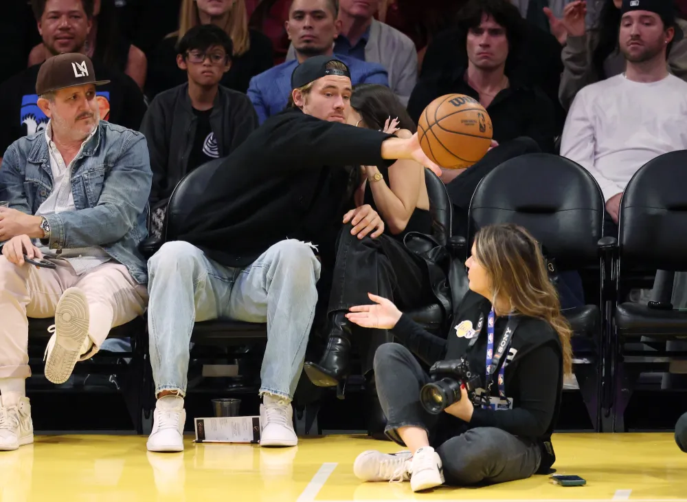 GettyImages-2242798983 madison beer basketball game boyfriend