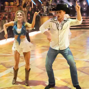 Russell Crowe Sends DWTS' Robert Irwin 'Very In-Depth Feedback' Every Week