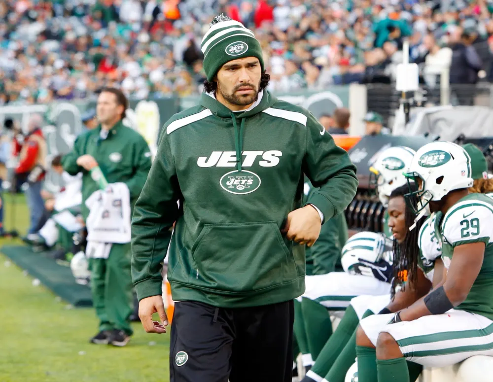 FBoy Island Star Benedict Polizzi Unveils Shocking Halloween Costume of Bloody Mark Sanchez