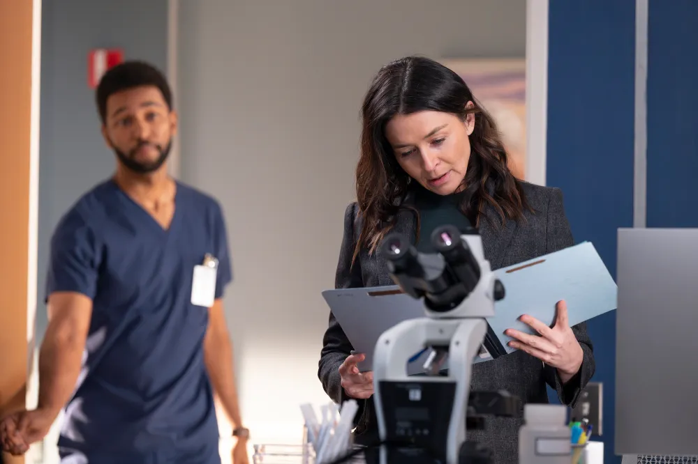 Greys-Season-22-Winston-and-Amelia-178593_0003