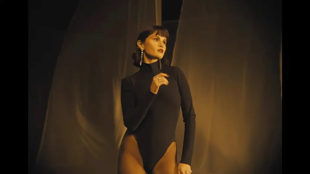 Grimes Defends Selena Gomez After High School Level Bullying and Body Shaming Comments This Is Disturbing 001