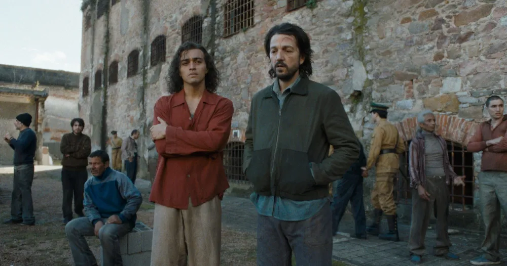 Tonatiuh y Diego Luna en "The Kiss of the Spider Woman" | "El beso de la mujer ara&ntilde;a"