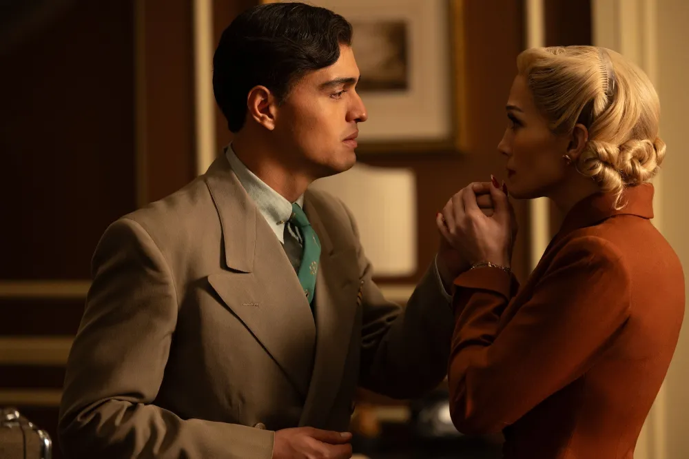 Tonatiuh y Jennifer Lopez en "The Kiss of the Spider Woman" | "El beso de la mujer ara&ntilde;a"