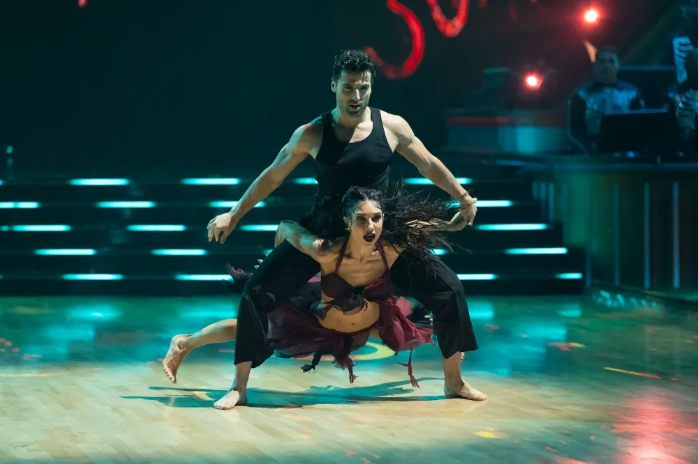 Jan-Ravnik-and-Jenna-Johnson-DWTS-GettyImages-2243438041