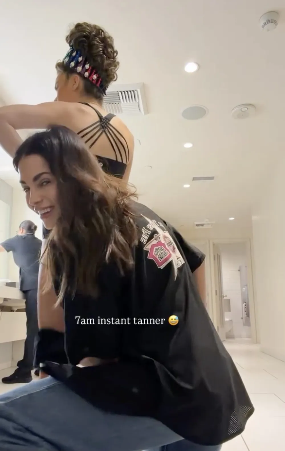 Jenna dewan applies fake tanner daughter