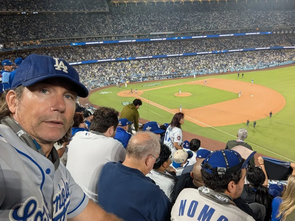 Jerry OConnell Refused to Leave World Series Despite Needing to Poop