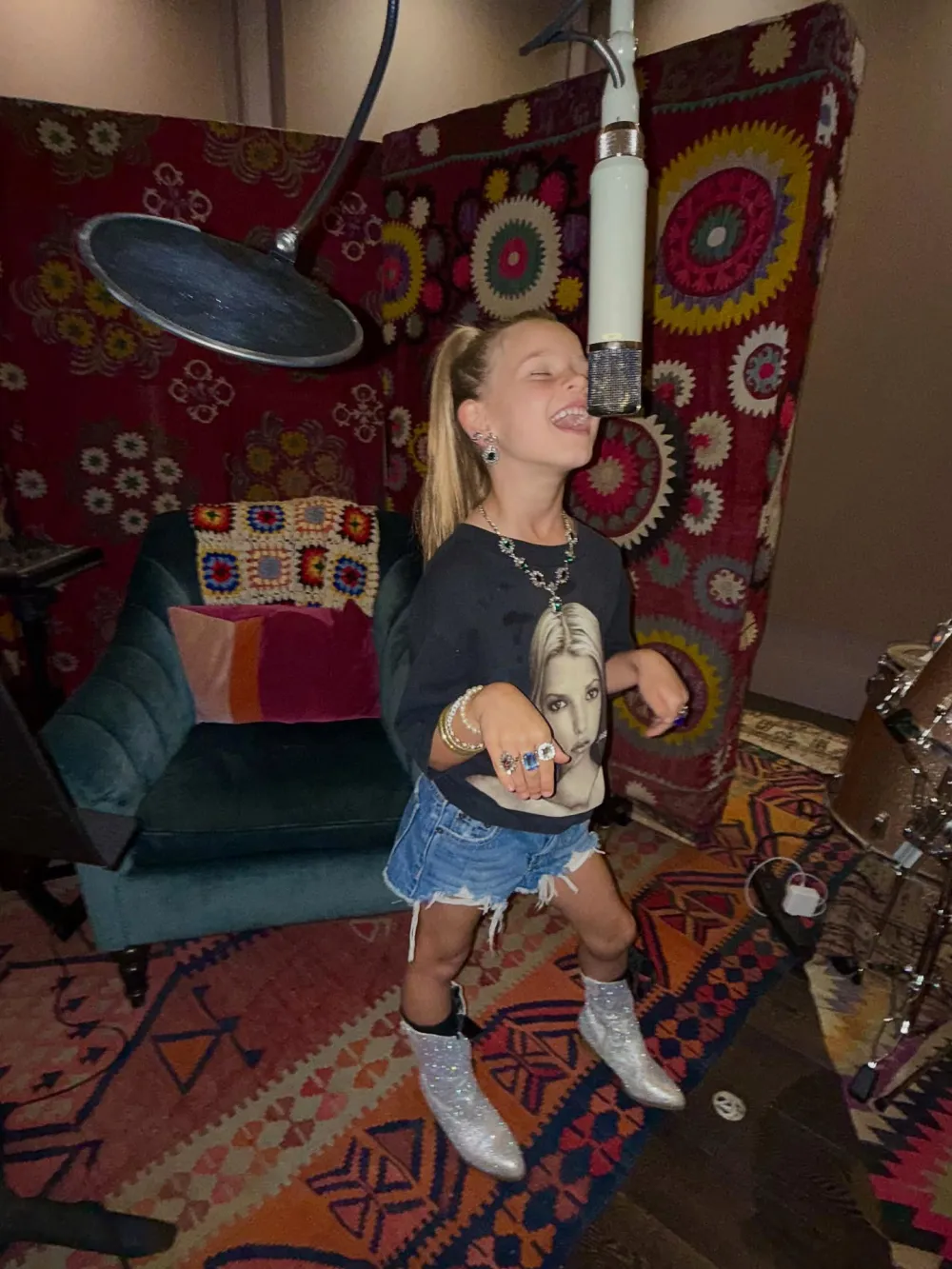 Jessica Simpson s Daughter Birdie 6 Is Her Twin as She Dresses Up as Mom for Spirit Week at School image 6548241