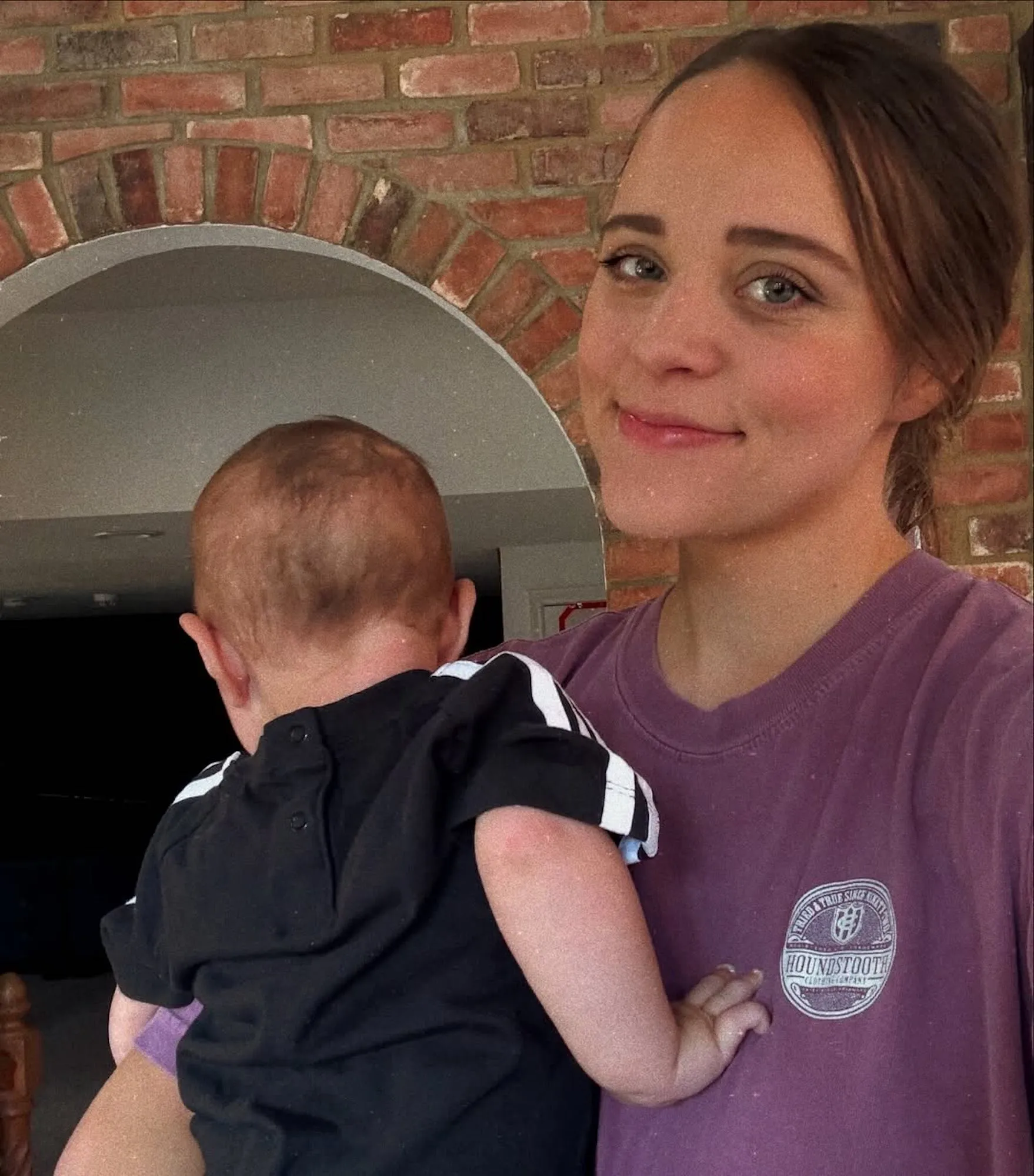 Jinger-Duggar-Doesnt-Use-Normal-Sunscreen-LEts-Her-Kids-Soak-In-the-Sun