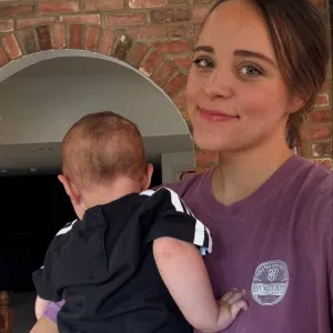 Jinger-Duggar-Doesnt-Use-Normal-Sunscreen-LEts-Her-Kids-Soak-In-the-Sun