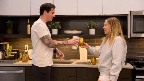 Jordan-and-Megan-Smoothie-Love_Is_Blind_n_S9_E9_00_00_47_17R