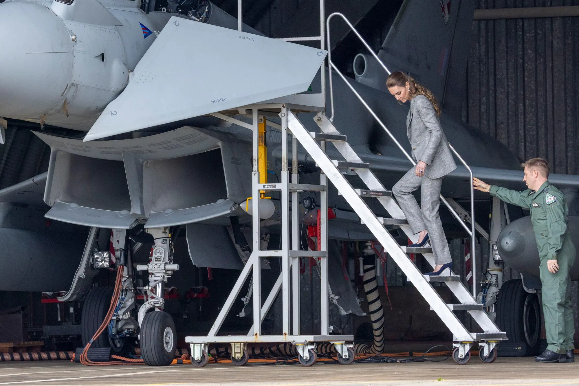 Kate Middleton Walks Backwards in Stilettos While Getting Off a Fighter Jet Like a Royal Pro