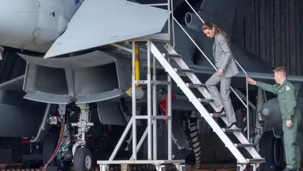 Kate Middleton Walks Backwards in Stilettos While Getting Off a Fighter Jet Like a Royal Pro