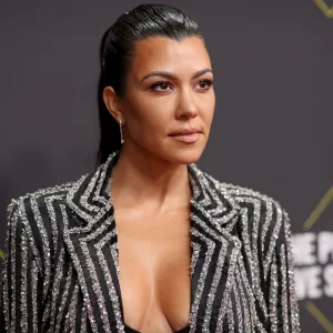 SANTA MONICA, CALIFORNIA - NOVEMBER 10: 2019 E! PEOPLE'S CHOICE AWARDS -- Pictured: Kourtney Kardashian arrives to the 2019 E! People's Choice Awards held at the Barker Hangar on November 10, 2019. -- NUP_188992 (Photo by Christopher Polk/E! Entertainment/NBCU Photo Bank via Getty Images)