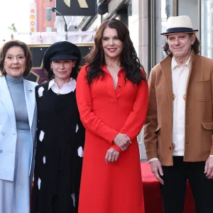 Lauren-Graham-Walk-of-Fame-GettyImages-2238637232