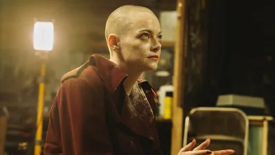 MCDBUGO_UC011 Did Emma Stone Shave Her Head for Bugonia? Hair Transformation Explained