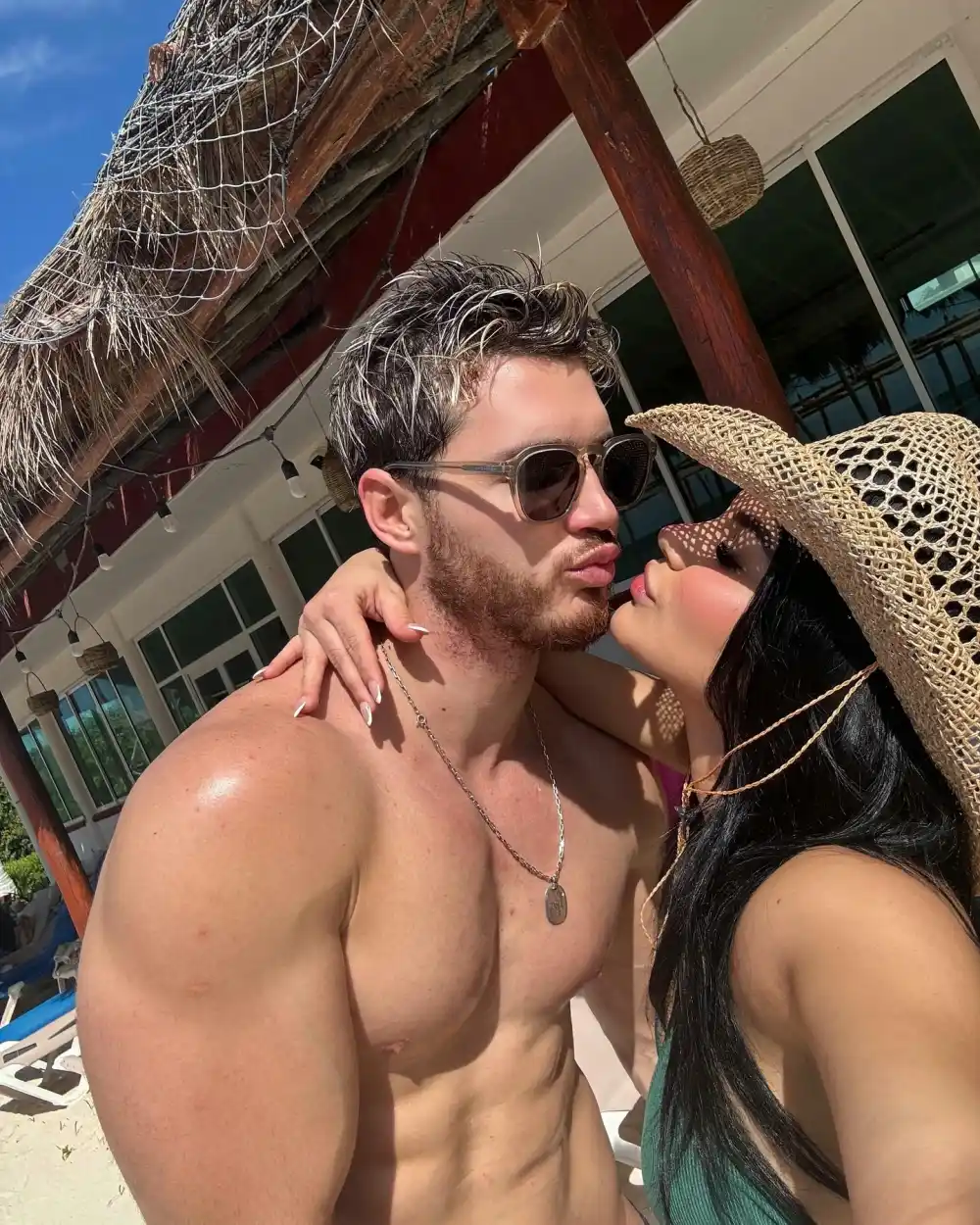 Mariana &Aacute;vila, influencer venezolana y novio de Fede Dorcaz.