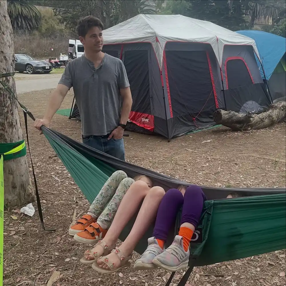 Melanie Lynskey Celebrates Jason Ritters 12 Year Sobriety