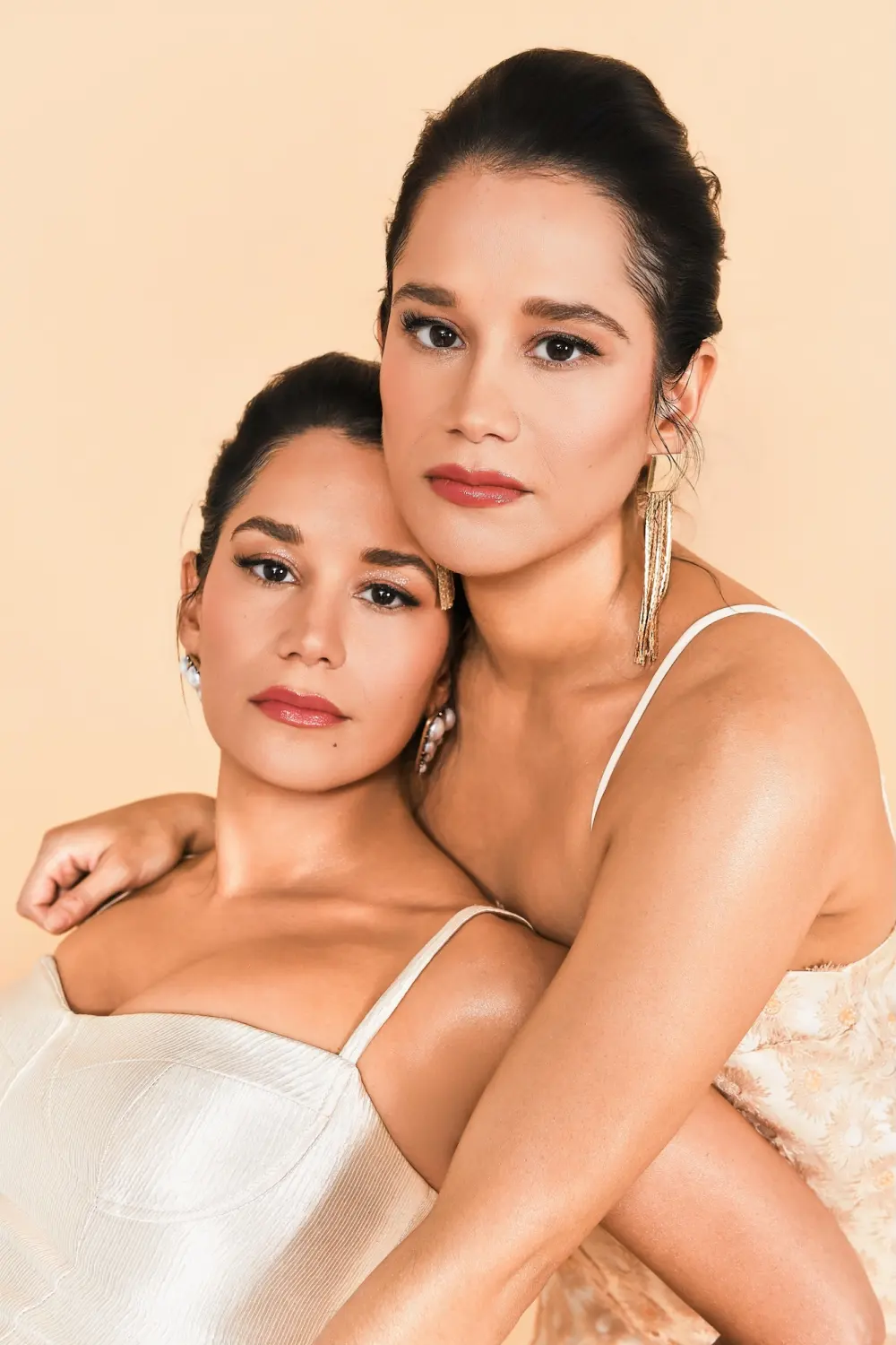 Michelle and Melissa Macedo Talk Their New Horror Film Thinestra Unwanted Twin Comparisons and More 43101