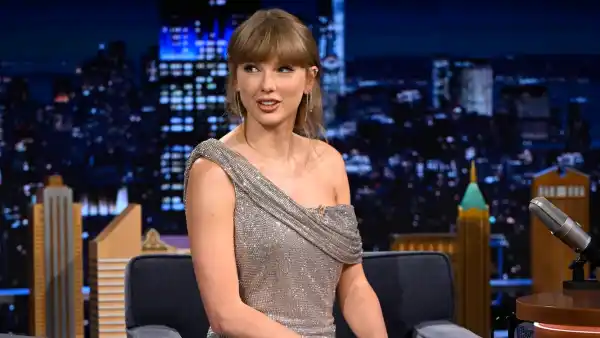 NUP_208932_02422-TaylorSwiftTonightShow.jpg
