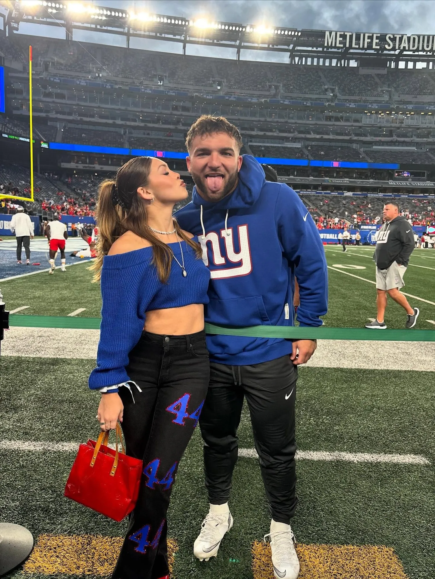 FEATURE New York Giants RB Cam Skattebo s Girlfriend Reacts to His Horrifying Season Ending Injury