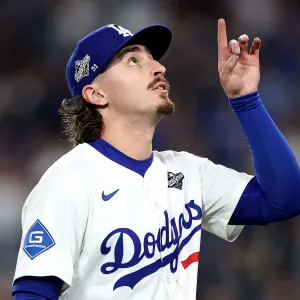 Promo Los Angeles Dodgers Players Honor Alex Vesia During World Series Game 3 Amid Personal Absence