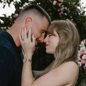 Promo Travis Kelce Reacts to Dog Dressed as Taylor Engagement Ring for Halloween