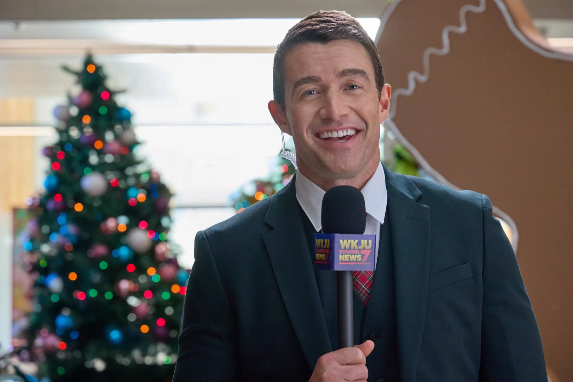 Robert Buckley Teases Excessive Positivity Weatherman and Jaded Doctor Love Story in New Hallmark Movie