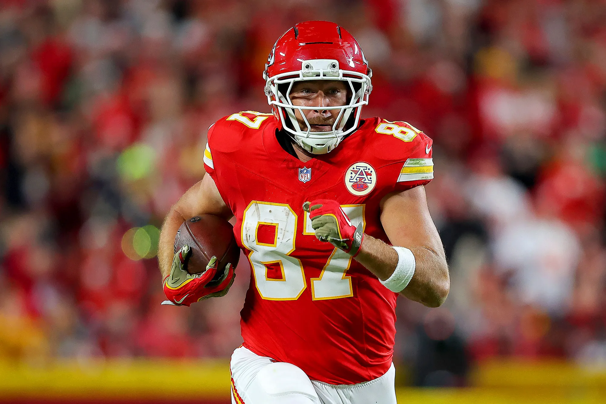 Taylor Swift Cheers on Travis Kelce With Brittany Mahomes at Chiefs Game 2