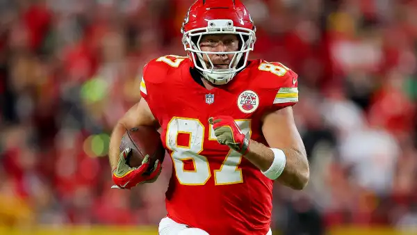 Taylor Swift Cheers on Travis Kelce With Brittany Mahomes at Chiefs Game 2