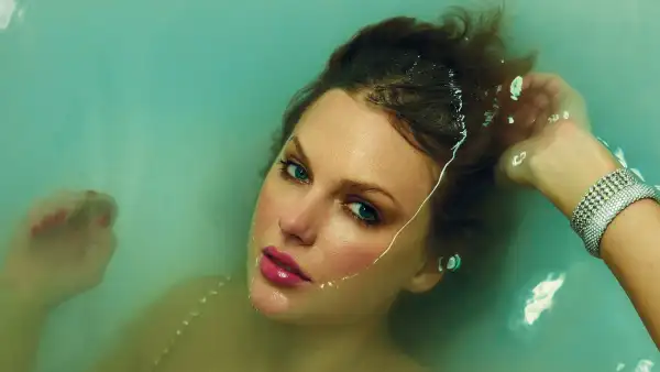 Taylor-Swift-Life-of-a-Showgirl-Cover-