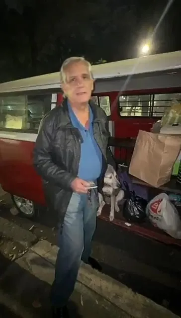 Un video viral revelo que el actor de Rosa Salvaje Alejandro Landero vide en situacion de calle desde hace unos meses acompanado de sus mascotas 002