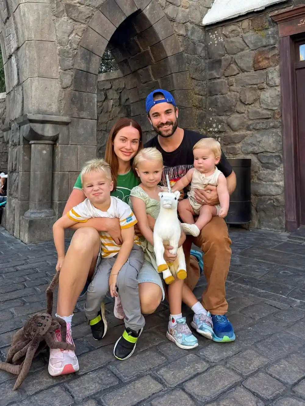 Whitney-Leavitt-Family-IG-536390805_18517084849005981_6931568991564017717_n