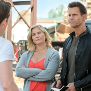 Alison Sweeney (center), Cameron Mathison (right) in A Zest for Death