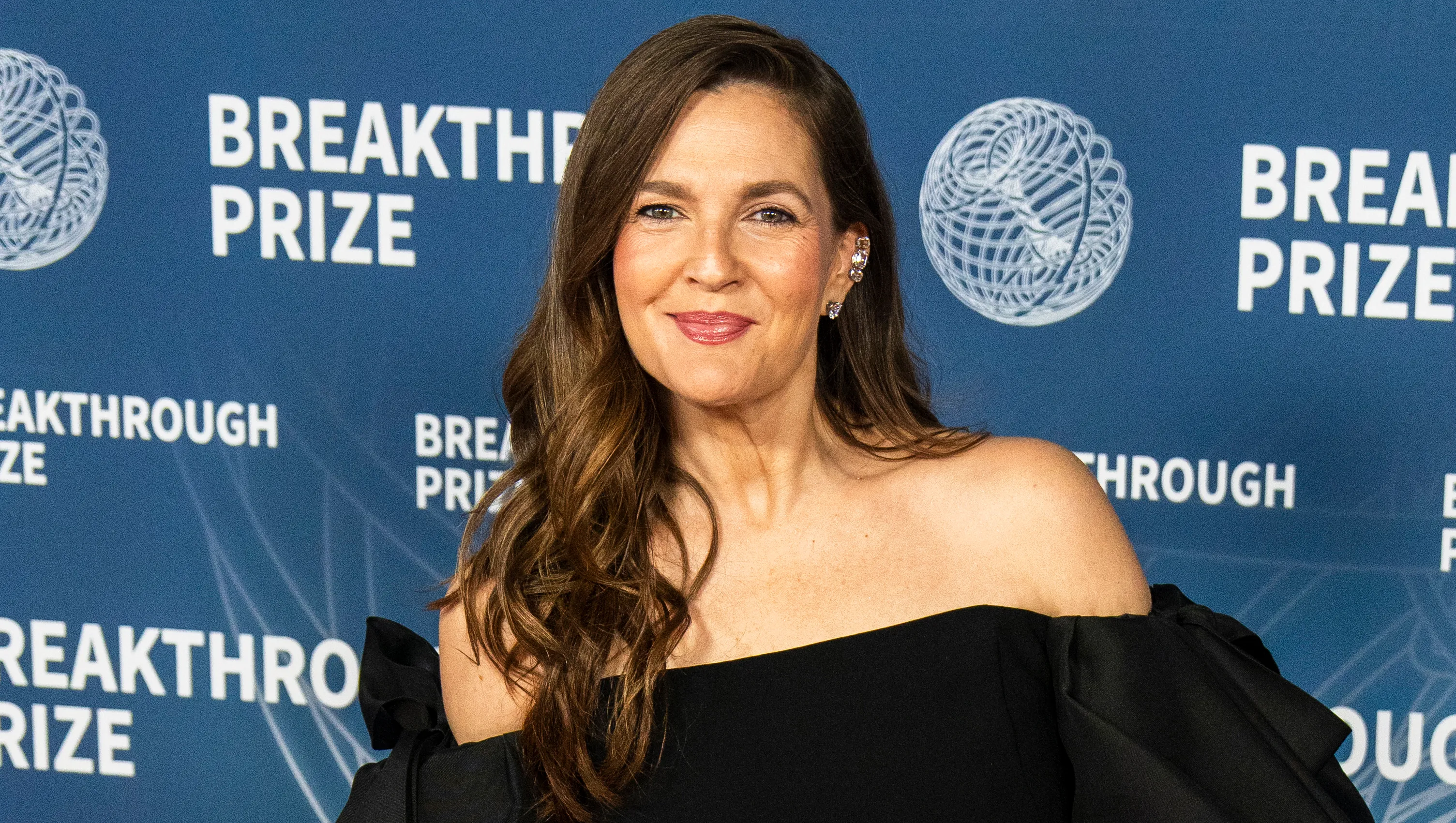 SANTA MONICA, CALIFORNIA - APRIL 05: Drew Barrymore attends the 2025 Breakthrough Prize Ceremony at Barker Hangar on April 05, 2025 in Santa Monica, California. (Photo by Craig T Fruchtman/Getty Images)
